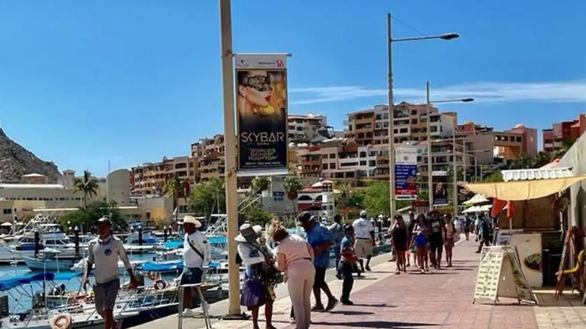 Turistas Marina Los CAbos 01